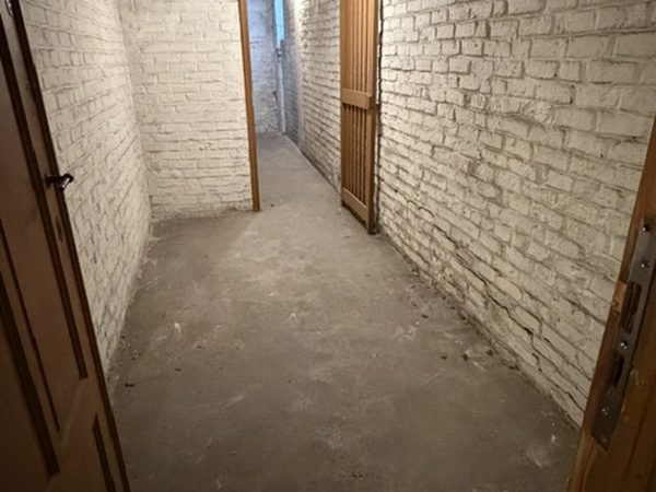 Cave apr&egrave;s